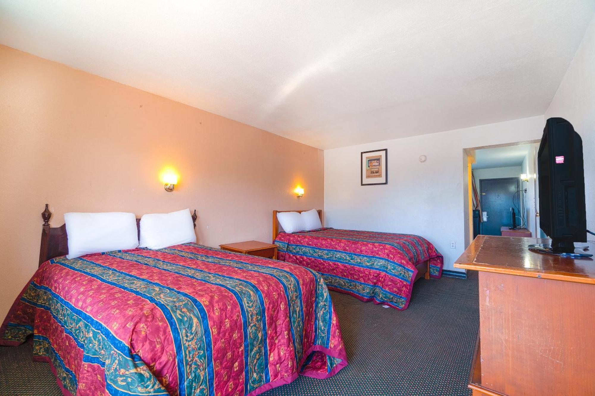 Castle Inn & Suites By Oyo Chickasha Buitenkant foto