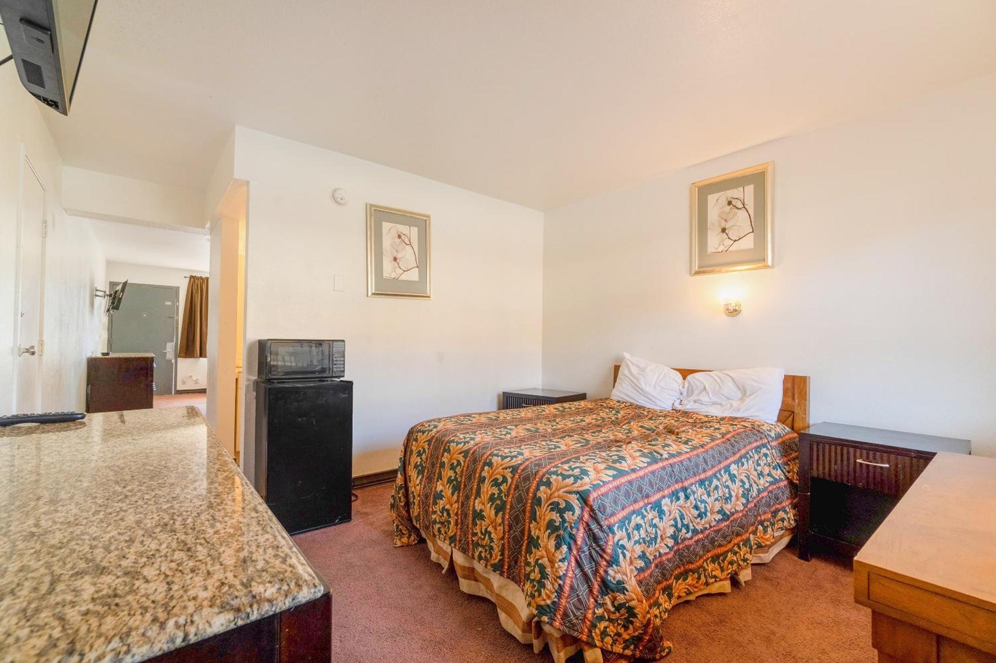 Castle Inn & Suites By Oyo Chickasha Buitenkant foto
