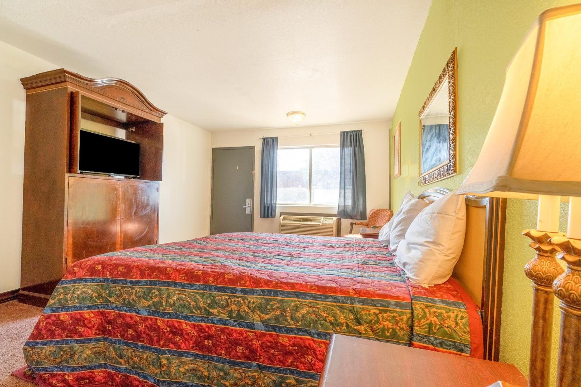 Castle Inn & Suites By Oyo Chickasha Buitenkant foto