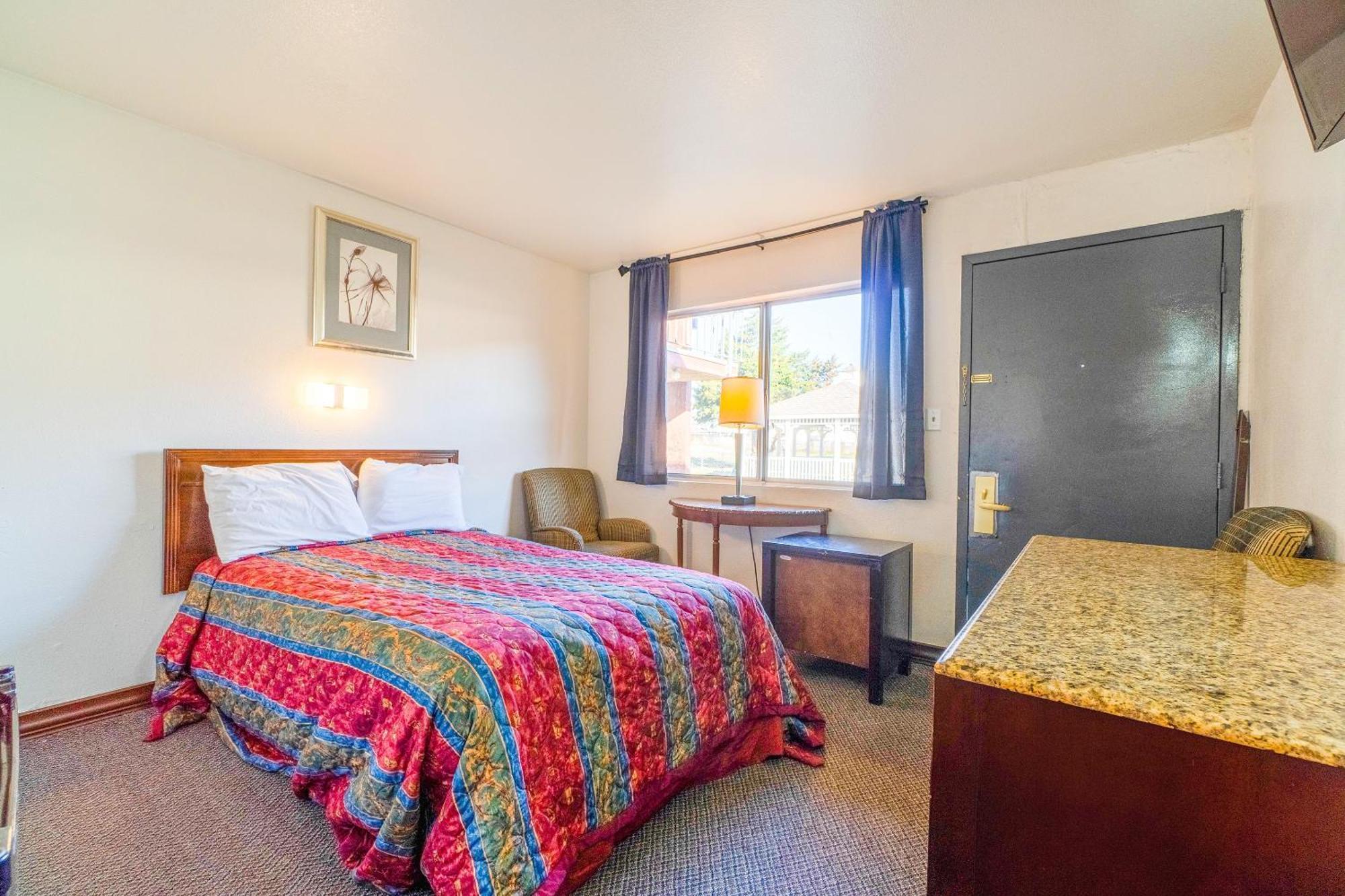 Castle Inn & Suites By Oyo Chickasha Buitenkant foto