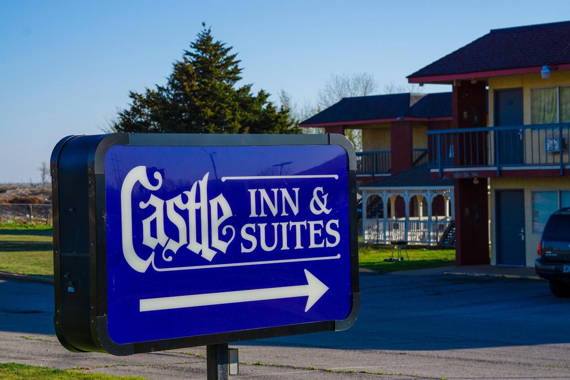 Castle Inn & Suites By Oyo Chickasha Buitenkant foto