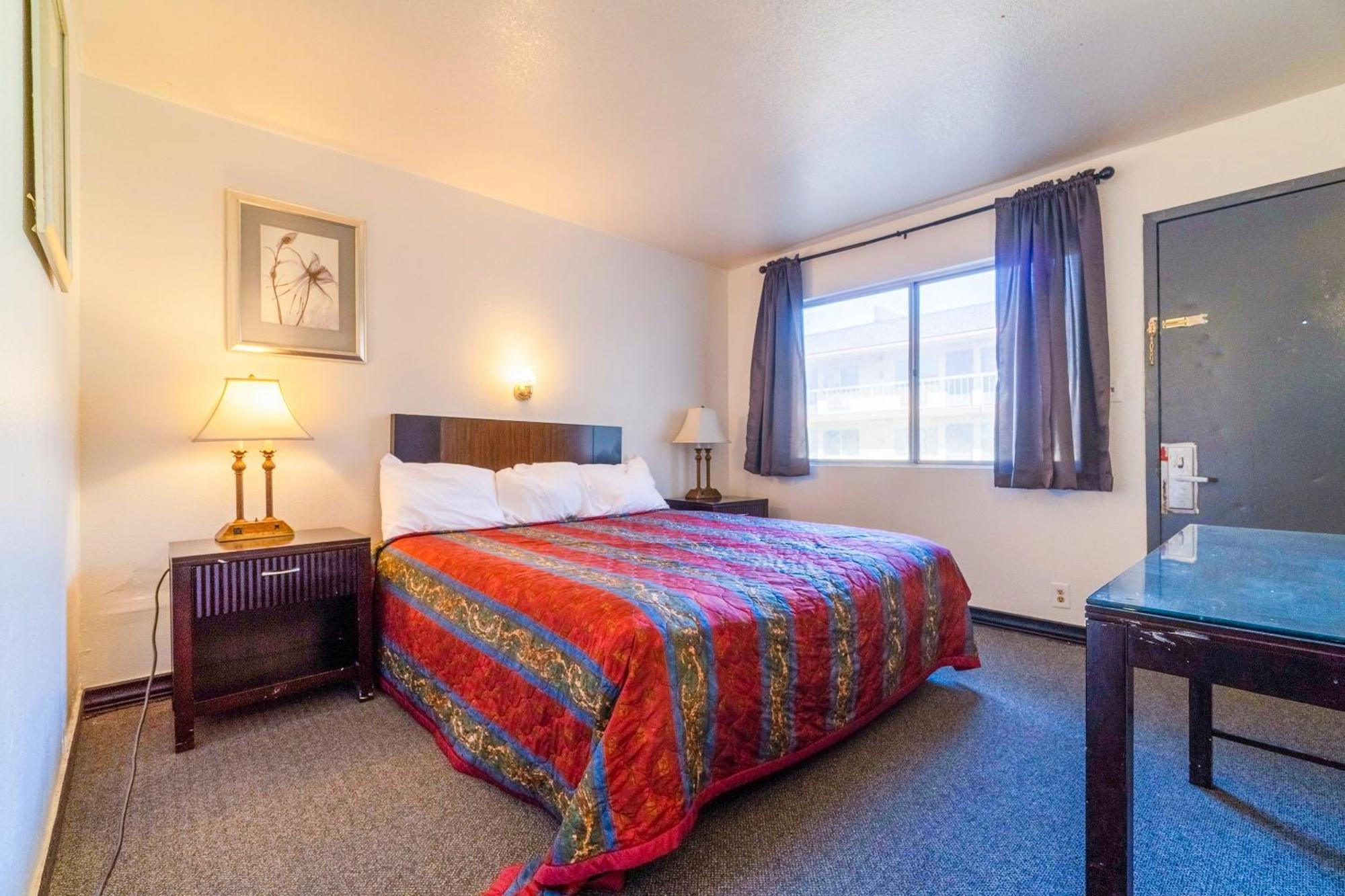 Castle Inn & Suites By Oyo Chickasha Buitenkant foto