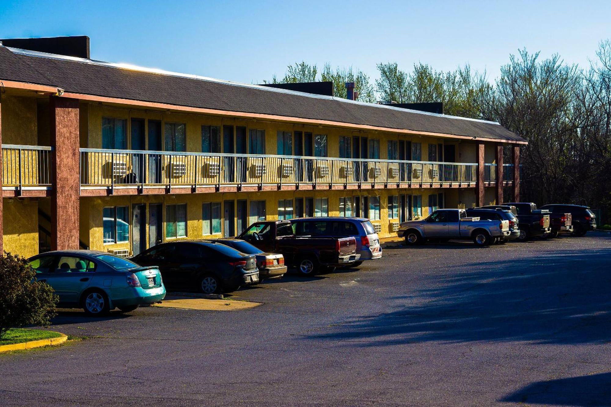 Castle Inn & Suites By Oyo Chickasha Buitenkant foto
