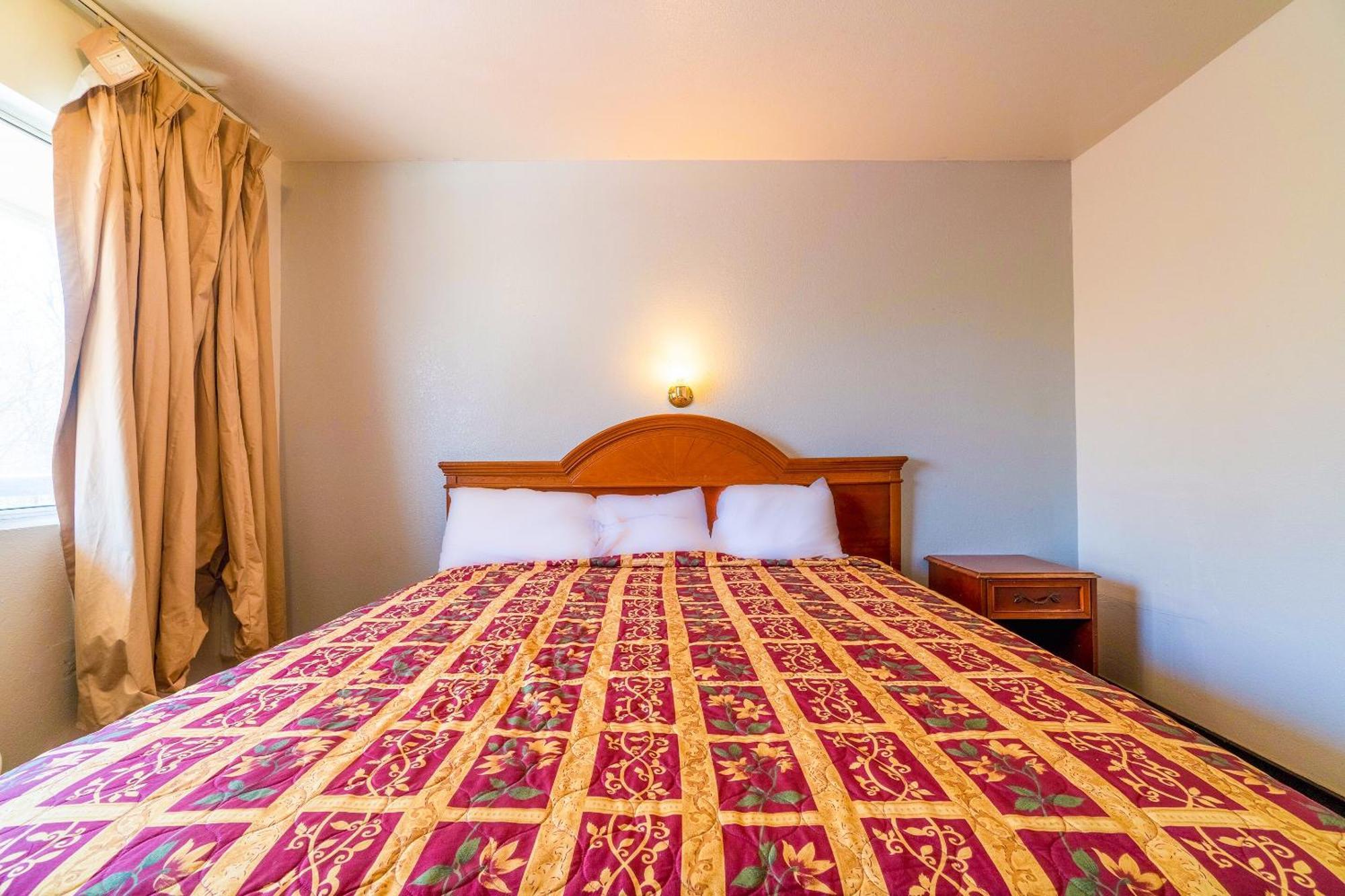 Castle Inn & Suites By Oyo Chickasha Buitenkant foto