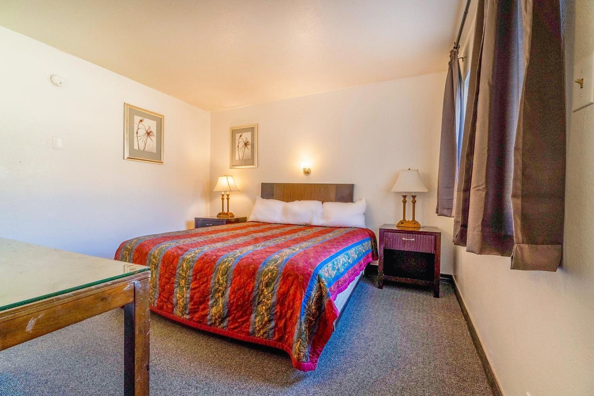 Castle Inn & Suites By Oyo Chickasha Buitenkant foto