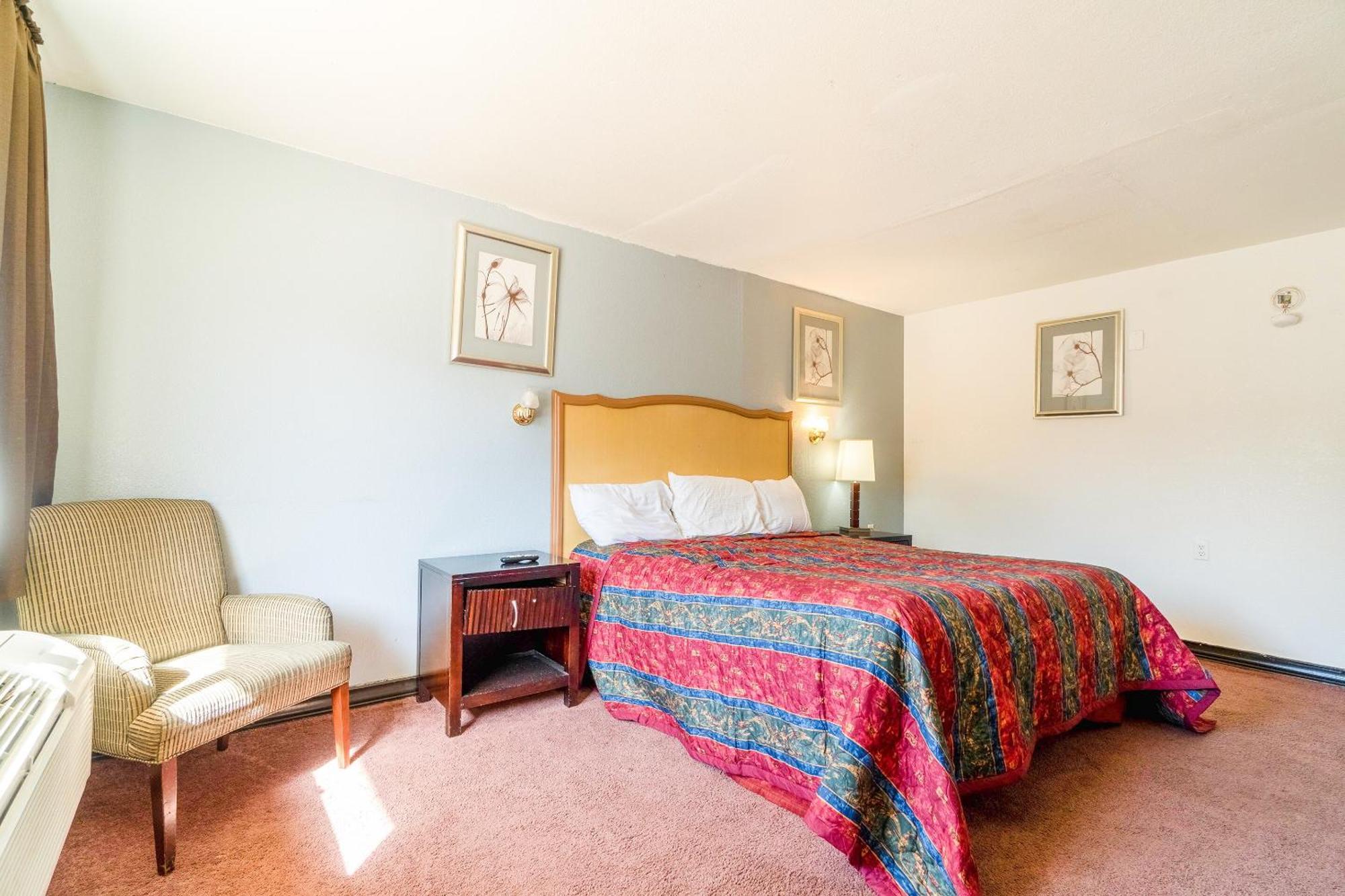 Castle Inn & Suites By Oyo Chickasha Buitenkant foto