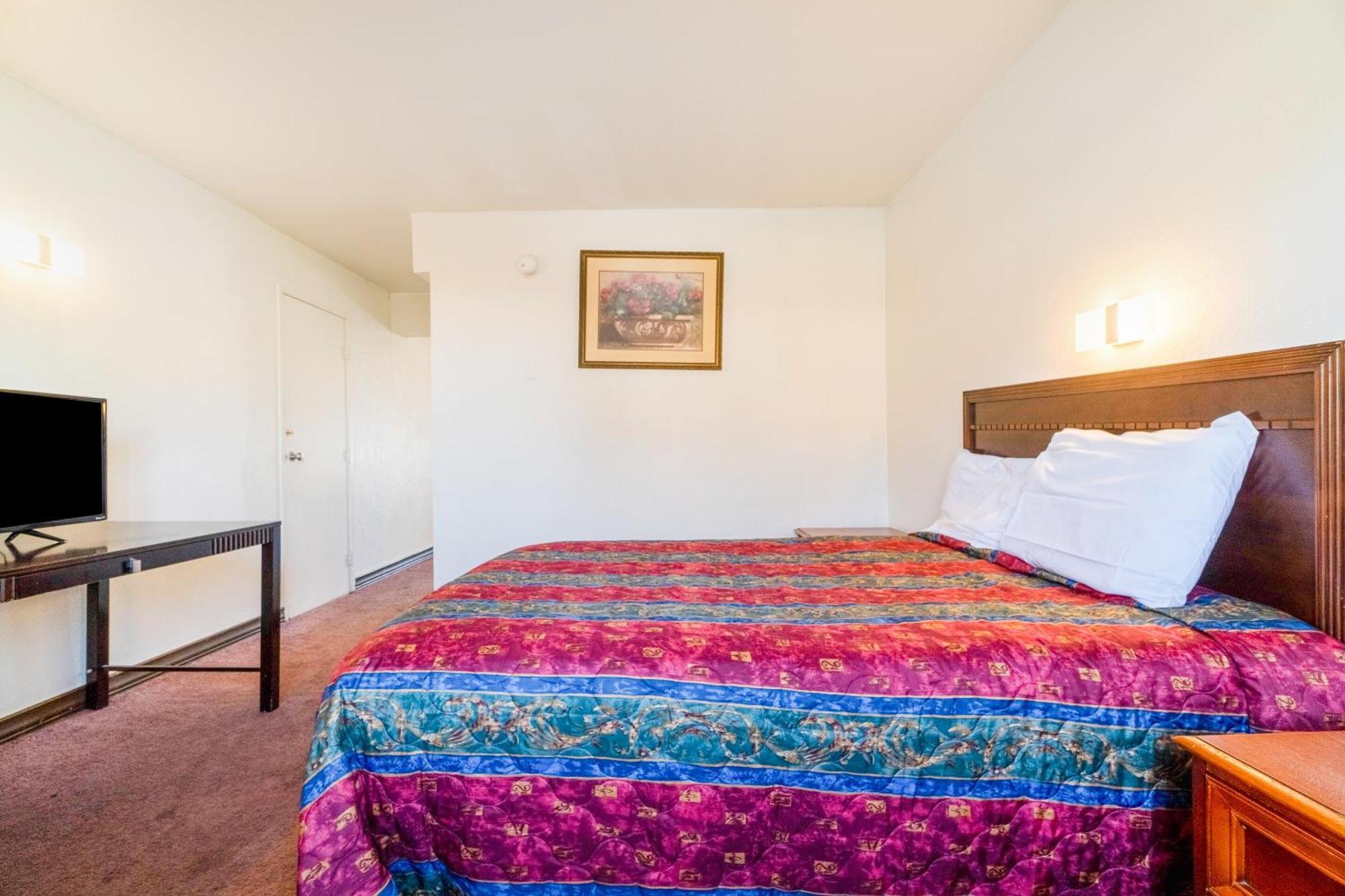 Castle Inn & Suites By Oyo Chickasha Buitenkant foto