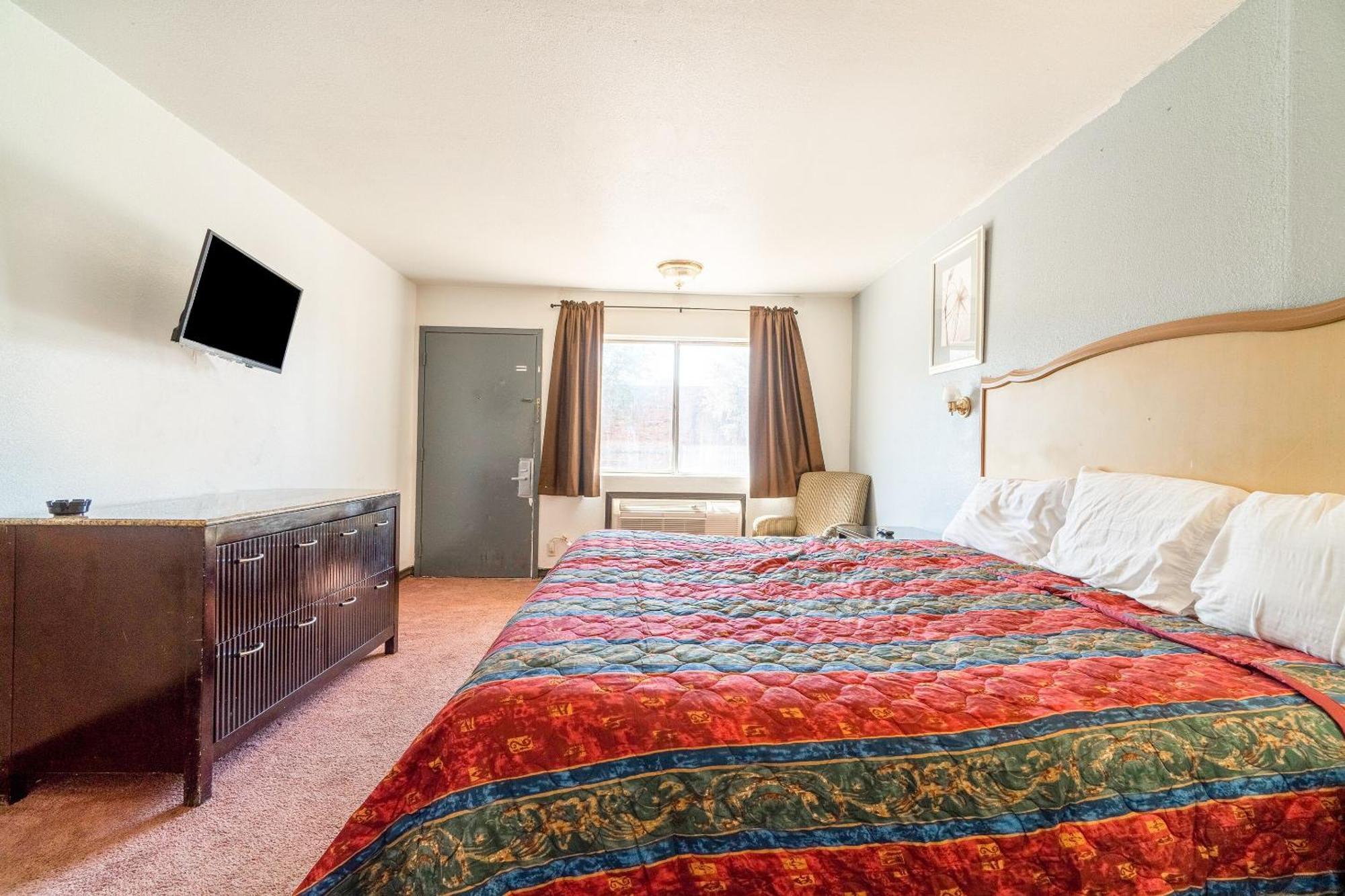 Castle Inn & Suites By Oyo Chickasha Buitenkant foto