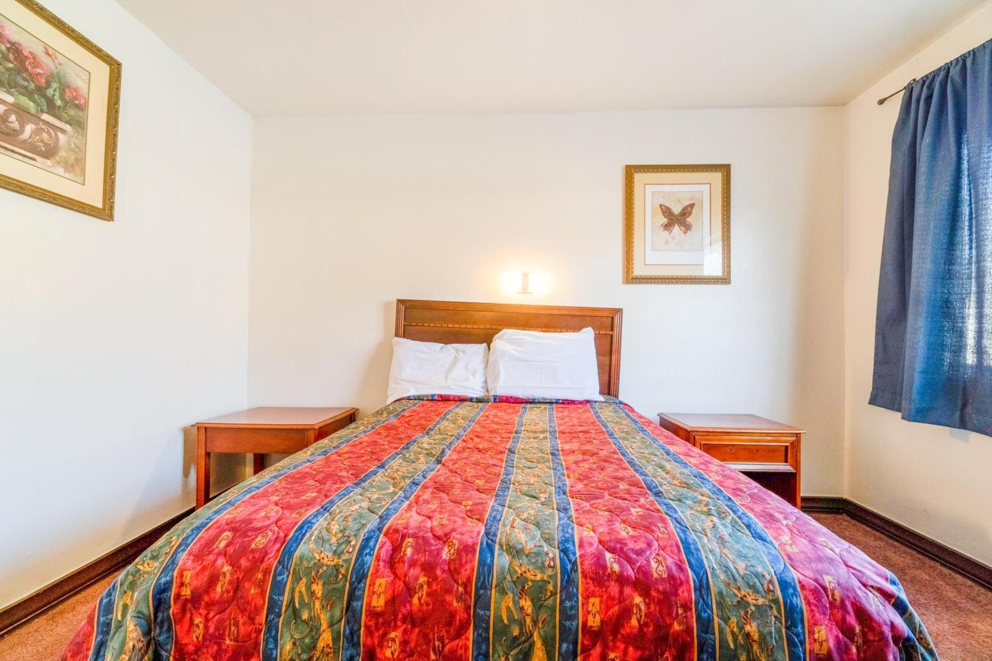 Castle Inn & Suites By Oyo Chickasha Buitenkant foto