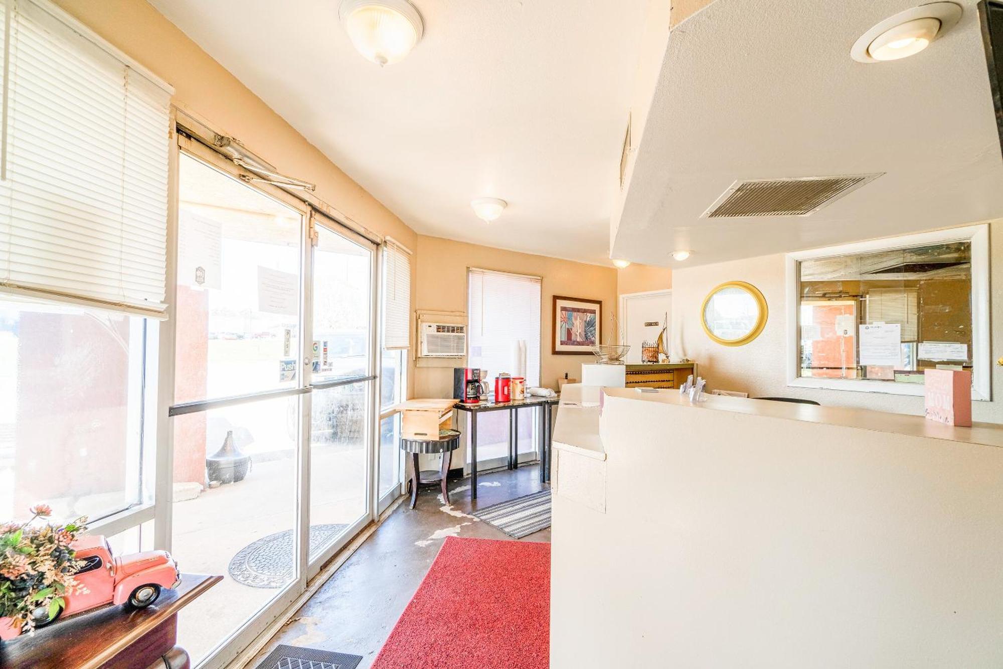 Castle Inn & Suites By Oyo Chickasha Buitenkant foto