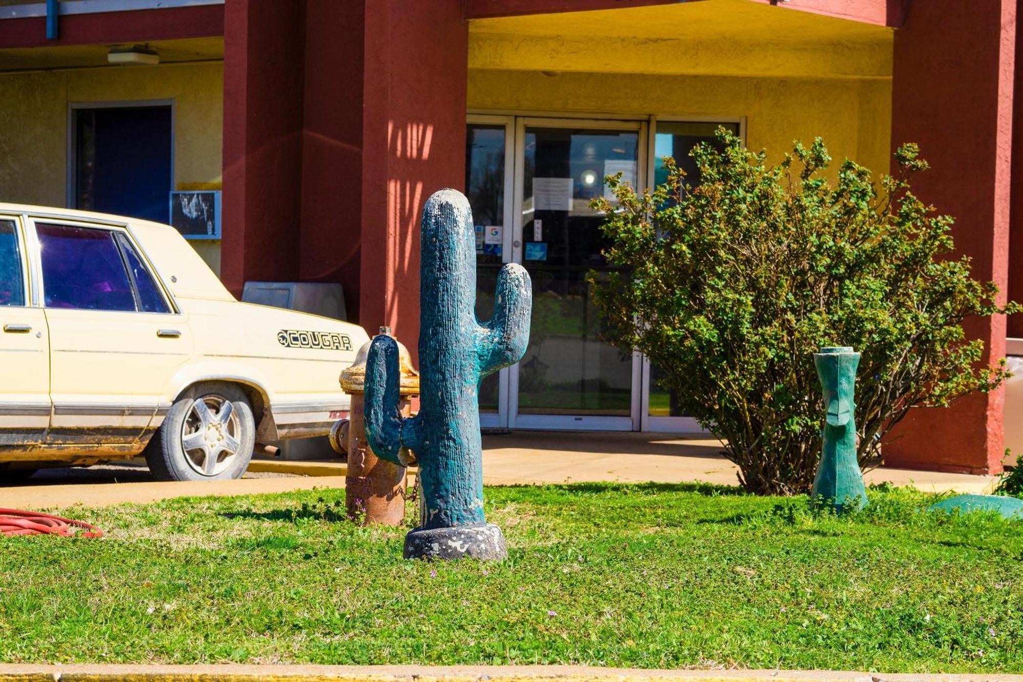 Castle Inn & Suites By Oyo Chickasha Buitenkant foto