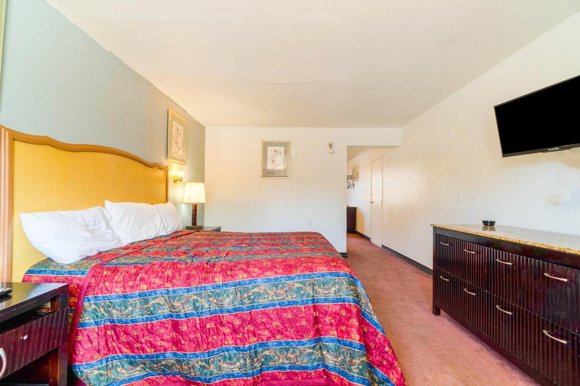 Castle Inn & Suites By Oyo Chickasha Buitenkant foto