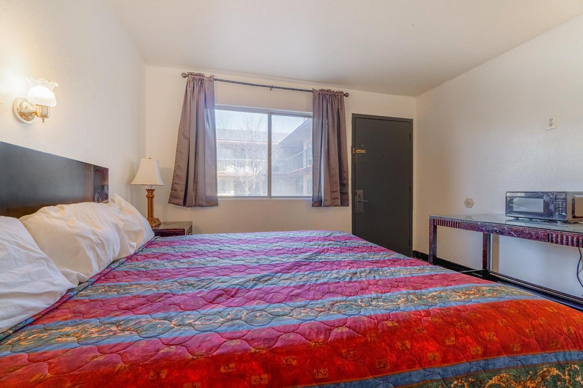 Castle Inn & Suites By Oyo Chickasha Buitenkant foto